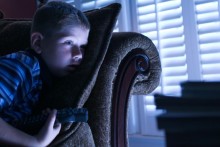 Los niños de hoy duermen una hora y media o dos horas menos que hace un siglo. Pierden 50 horas de sueño al mes. (Getty Images).